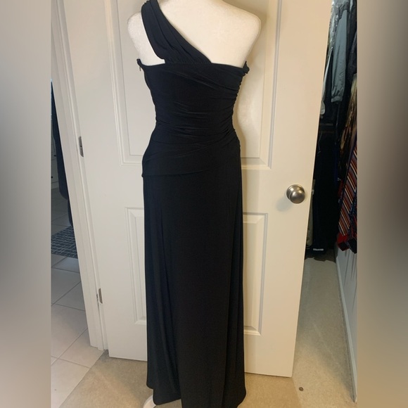 Women’s Evening Black Long Dress, one shoulder strap, size 8, P2P 18”, used once - Picture 2 of 7